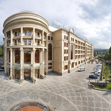 Royal Tulip Almaty Hotel Exterior foto